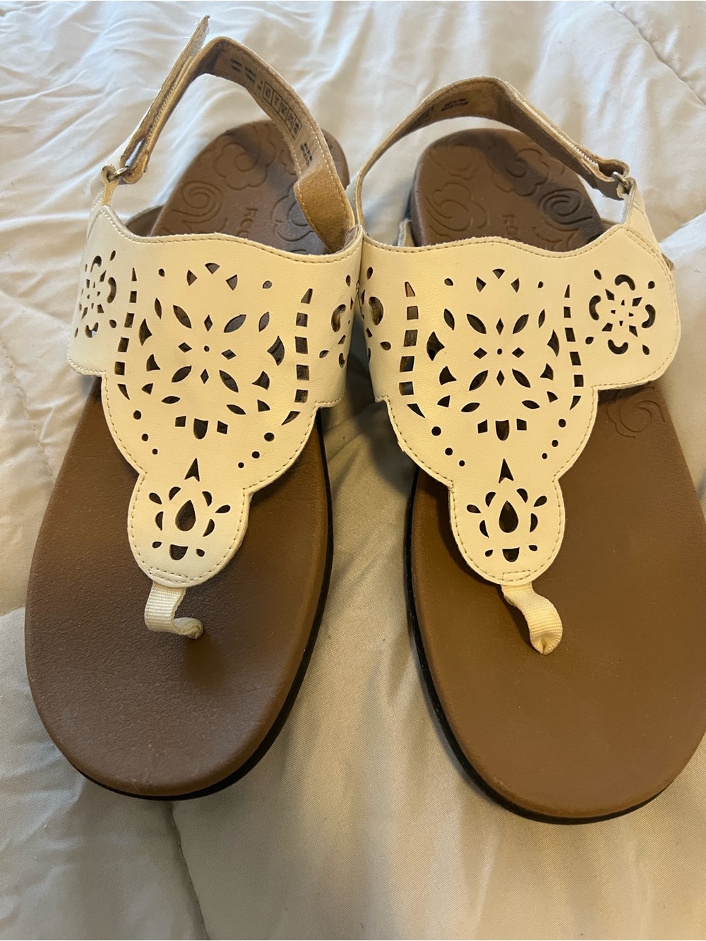 Like New Rockport T-Strap Sandals 8.5 - Picture 6 of 6